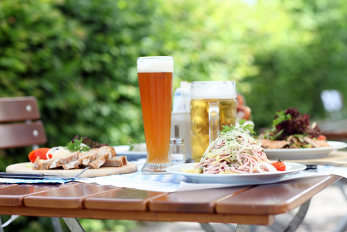 Gasthaus Rössle - Unser Biergarten in Lachen-Hetzlinshofen bei Memmingen